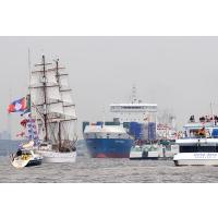 2400_7637 Schiffe auf der Elbe zum Geburtstag des Hamburger Hafen. | Hafengeburtstag Hamburg - groesstes Hafenfest der Welt